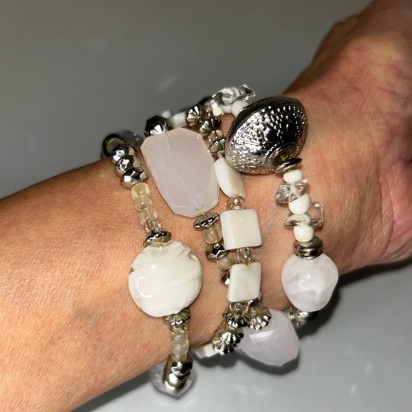 NWOT white and silver layered beaded bracelet - Picture 3 of 4